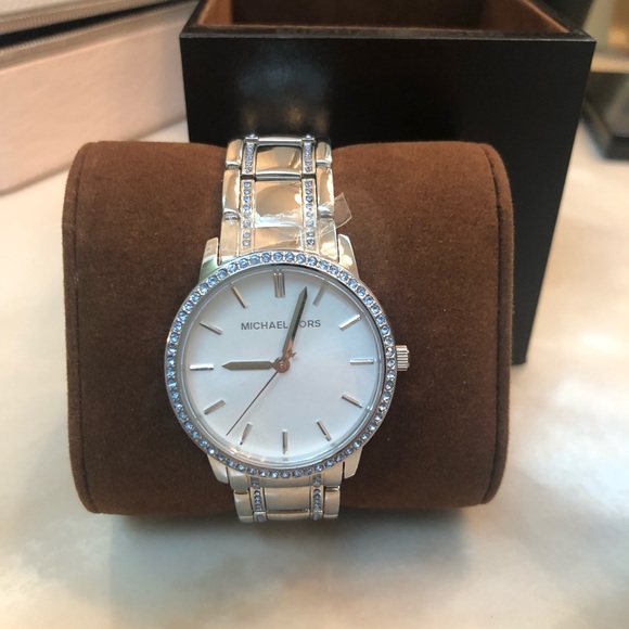 Michael Kors Silver Watch NWT - Picture 3 of 5